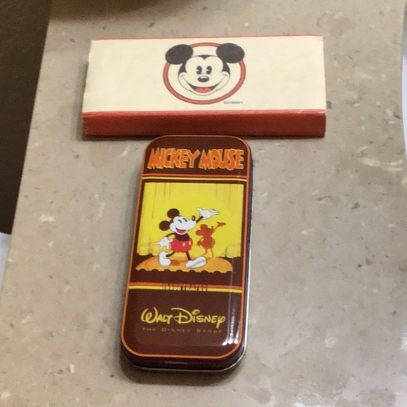 Ladies Mickey Mouse Watch - Picture 2 of 9